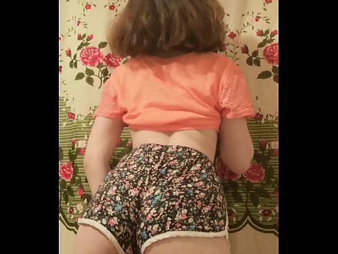 ❤️ دختر جوان سکسی که شورتش را جلوی دوربین در می آورد ❤❌ پورنو fb در ما ❌❤